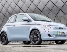 Električni Fiat 500 zmagal v kategoriji “Small Car of the Year”