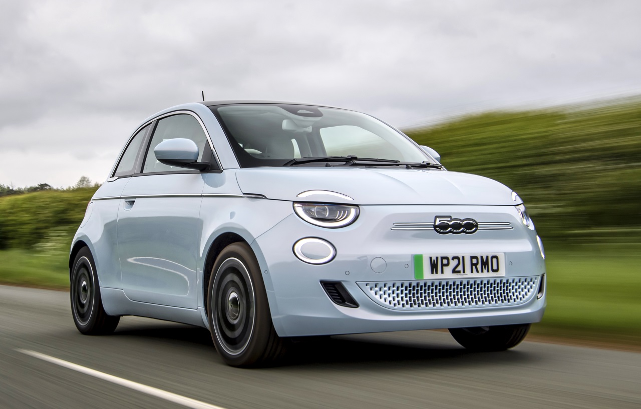 Električni Fiat 500 na Nizozemskem izbran za »električno vozilo leta 2022«