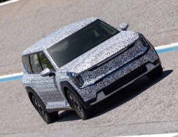 Kia EV9 v zaključnih testiranjih pred svetovno premiero v letu 2023.