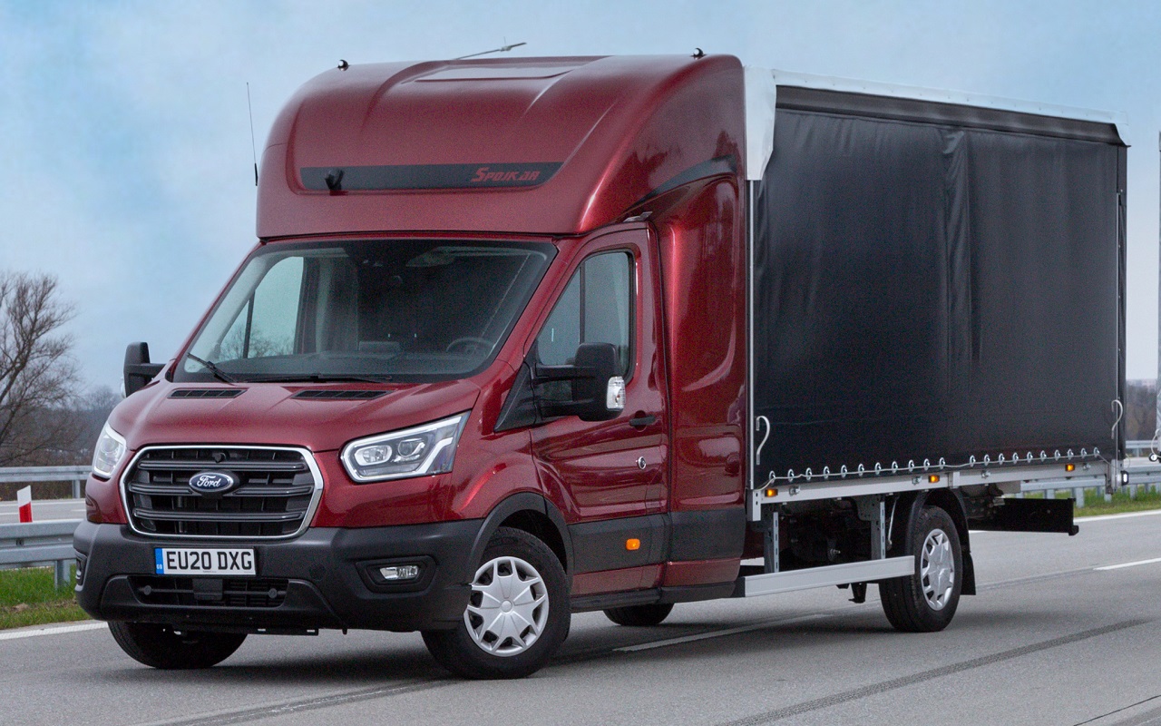 Ford z novo različico šasije Transita s kabino in maksimalno prostornino za tovor