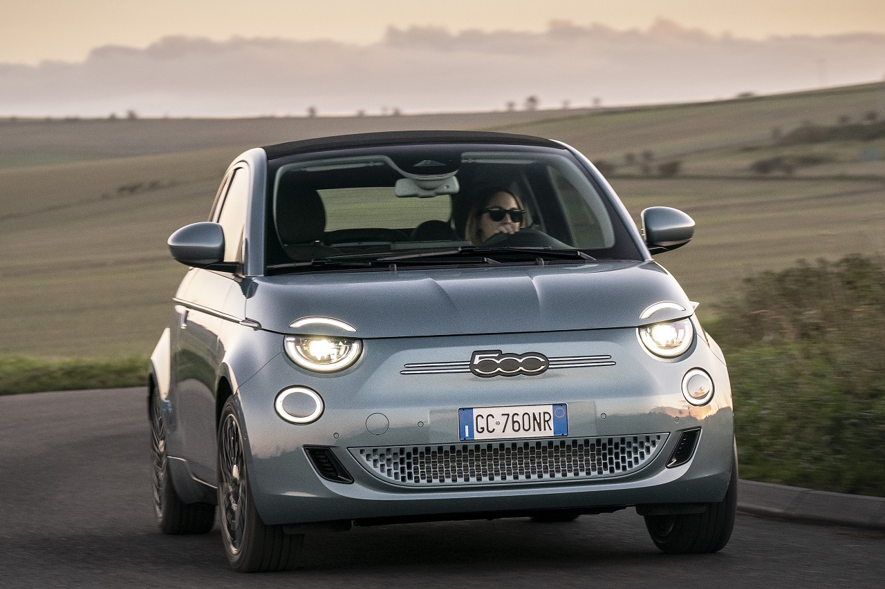 Fiat 500 simbol italijanske ustvarjalnosti praznuje 65 let