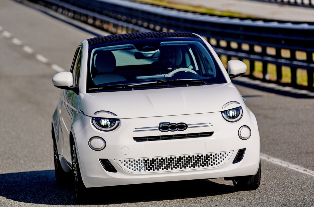 Fiat 500 Hybrid Torino – uradno vozilo maratona FIAT Torino City Marathon 2025