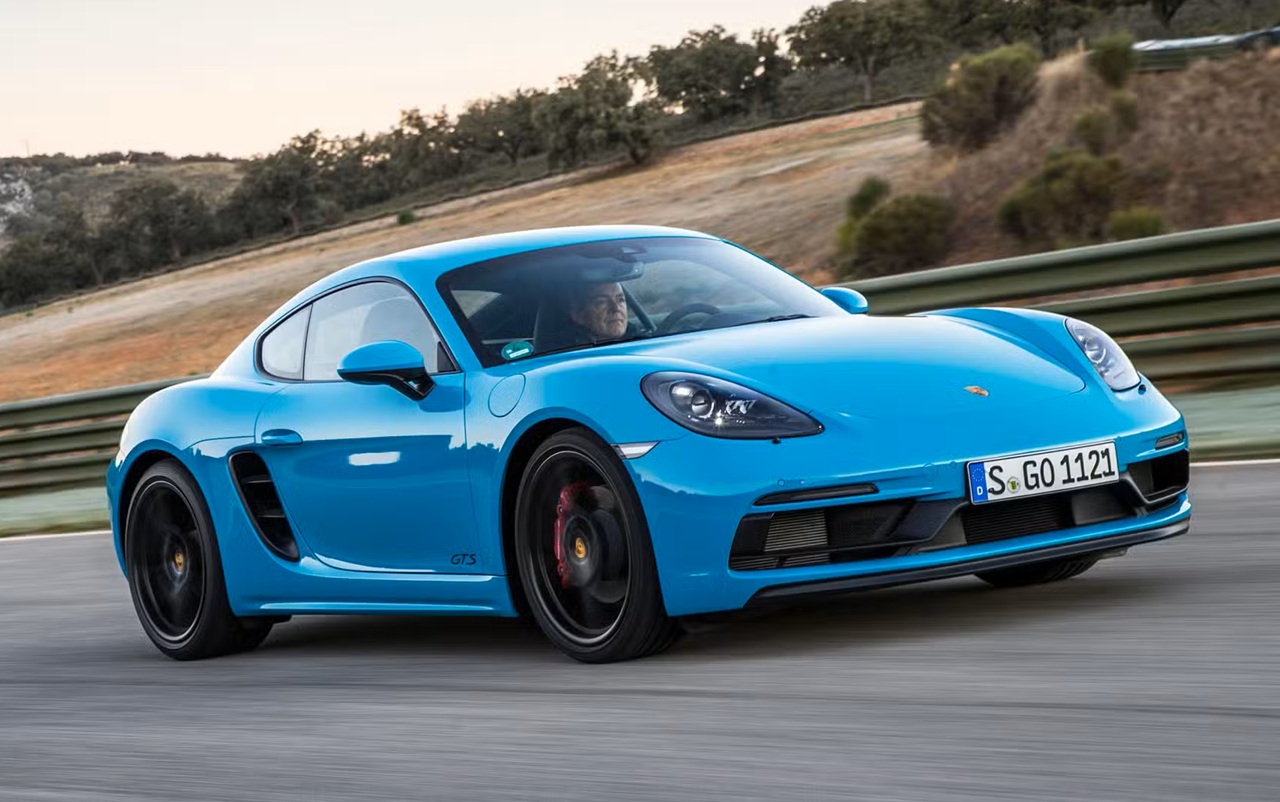 Porsche: leta 2026 konec proizvodnje Macana z bencinskim motorjem, letos Caymana in Boxterja
