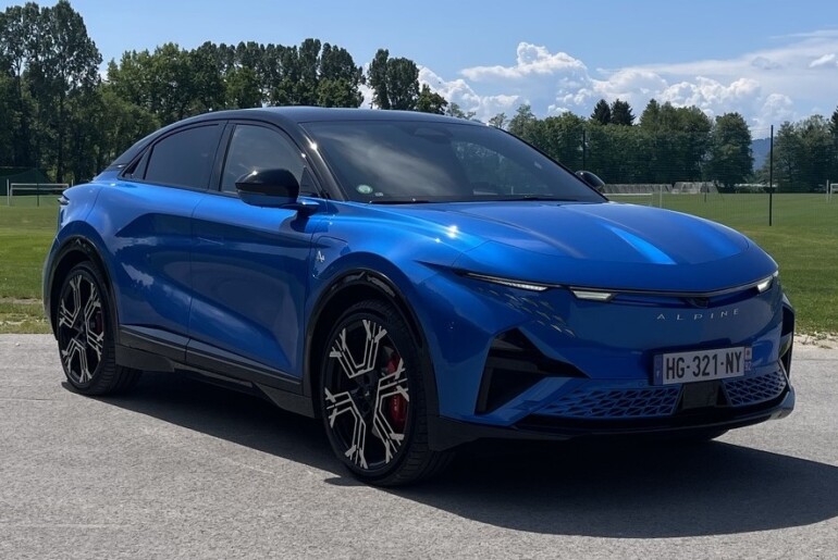 Alpine A390: električni, francoski športni fastback zdaj tudi v Sloveniji