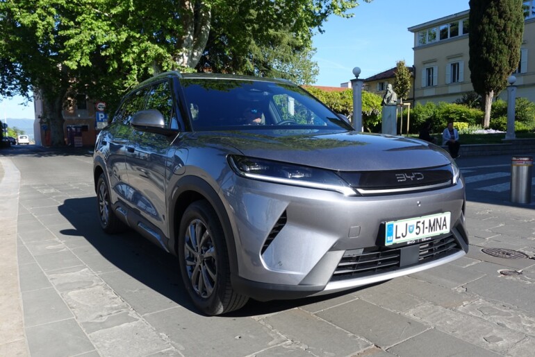 BYD Atto 2 DM-i – priključni hibrid, ki želi premešati karte v razredu kompaktnih SUV-jev