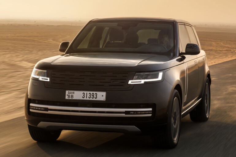 Jaguar Land Rover načrtuje več kot 2 milijardi dolarjev prihrankov zaradi višjih stroškov in ameriških carin