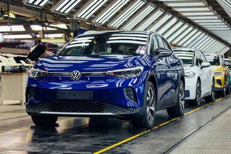 Volkswagen: Prestrukturiranje ogroža do 140.000 delovnih mest – soočenje zaposlenih in Oliverja Blumeja