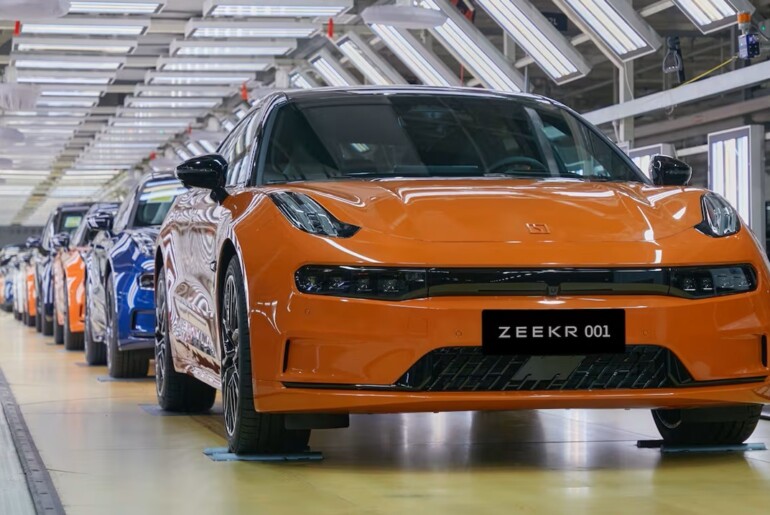 Geely ponuja avtomobilski industriji bližnjico do »kitajske hitrosti«